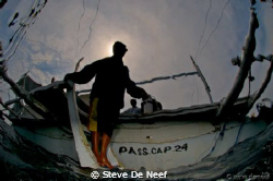 The boatman looking a bit spooky after the dive... by Steve De Neef 